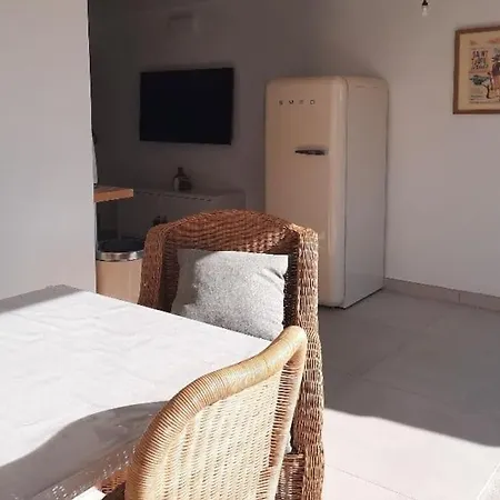 Apartment Duplex With Discrete Terrace, Peacefull, Gigaro 10mn Walk *