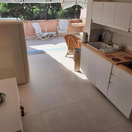 Apartment Duplex With Discrete Terrace, Peacefull, Gigaro 10mn Walk La Croix-Valmer